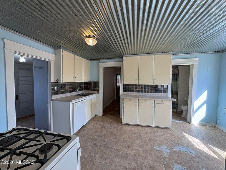 221 E Drachman St photo 4