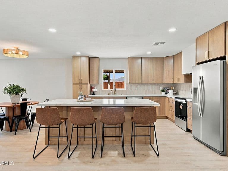 13132 N 22ND Avenue photo 5