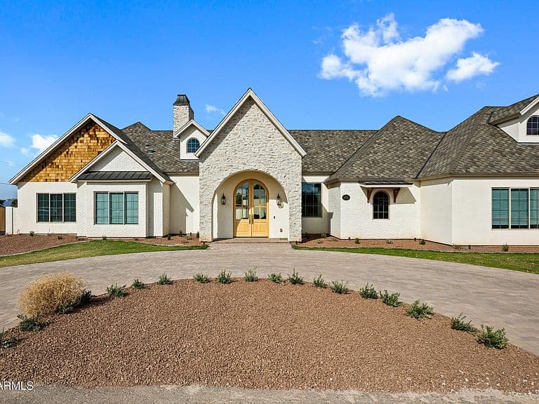 18212 E NAVAJO Drive photo 1