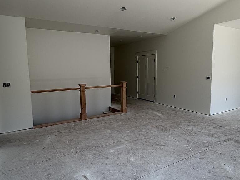 518 Boxwood Dr photo 4