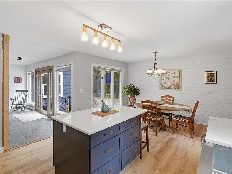 78 Astrachan Drive photo 3