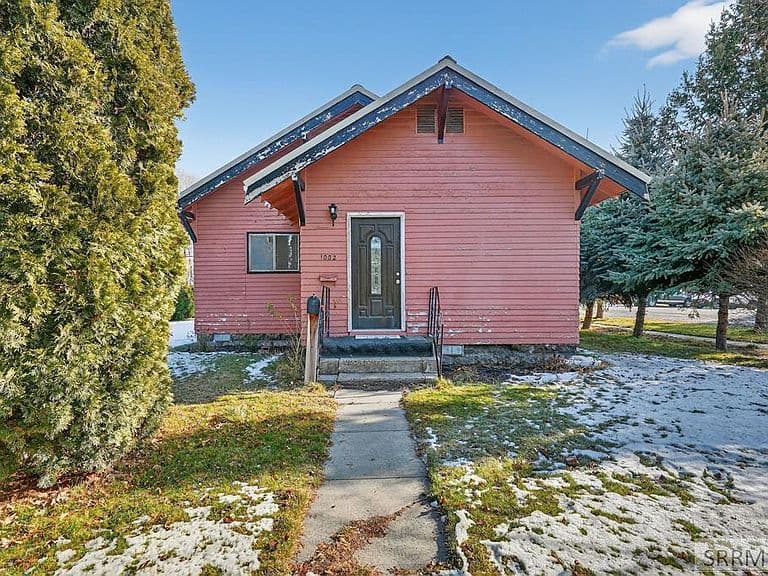 1002 E St photo 2