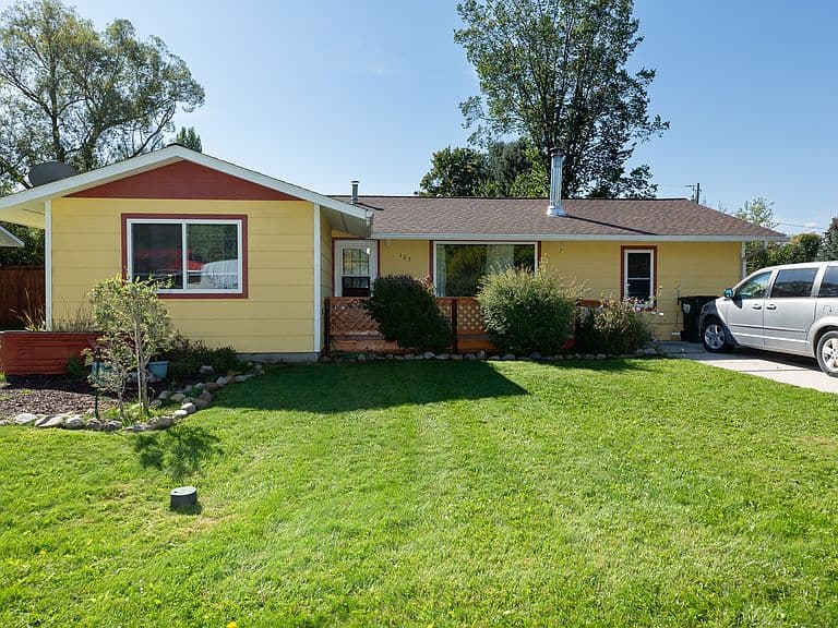 105 Peterson Pl photo 1
