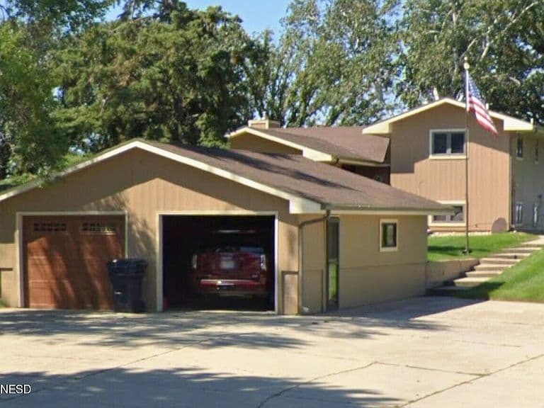 828 Hidden Valley Dr photo 1