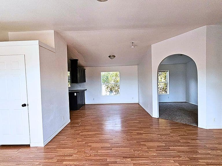 55 N Country Ln photo 4