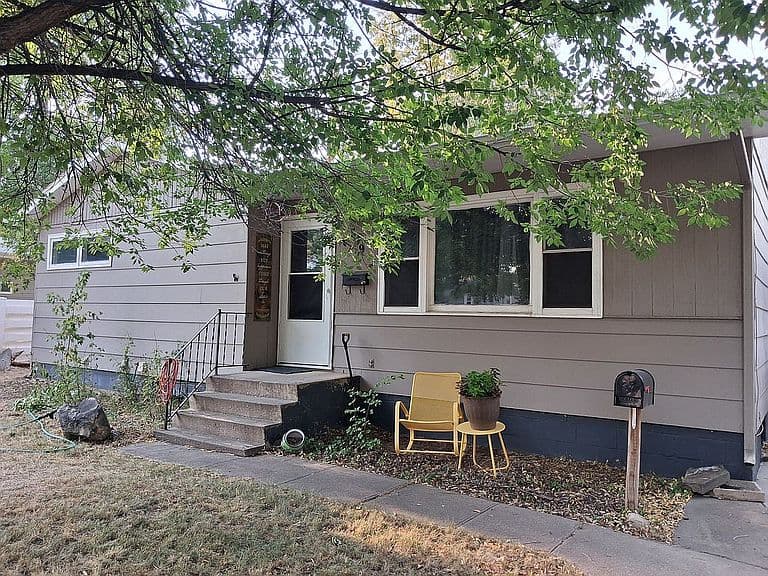 709 Glover St photo 2