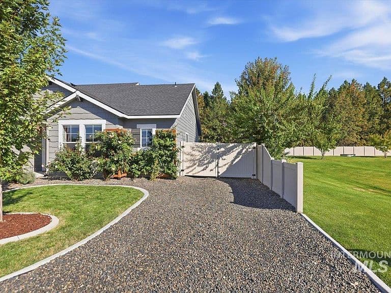 4932 W Vanderbilt Dr photo 5