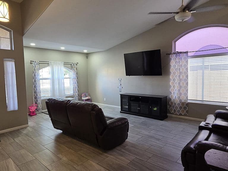 3124 N MEADOW Drive photo 5