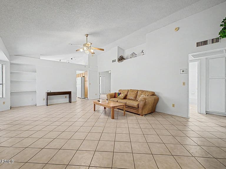 1031 W SUNWARD Drive photo 4