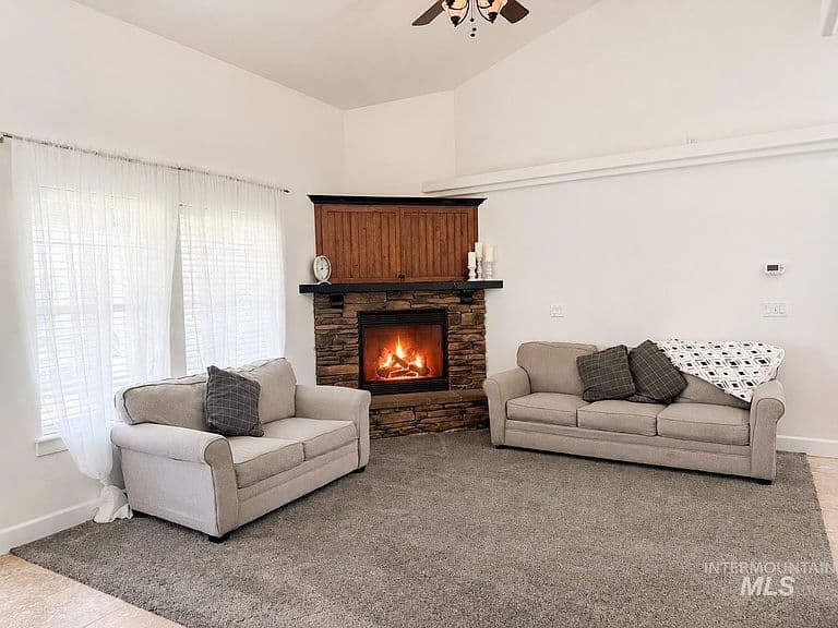 1057 Oakwood Ave photo 5