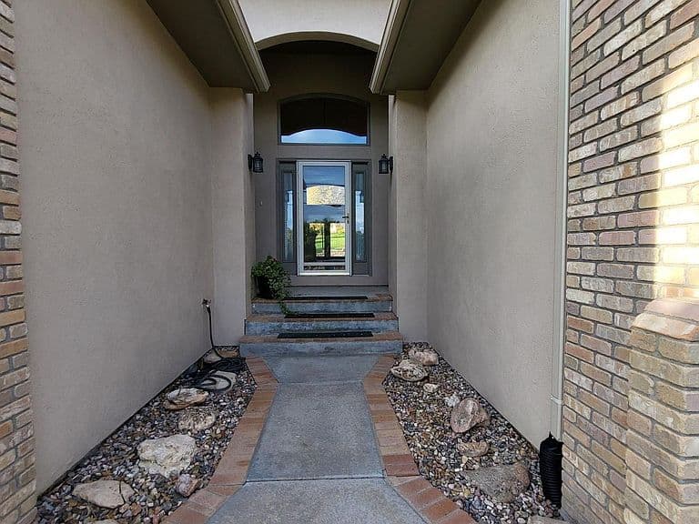 902 Prairie Ave photo 3