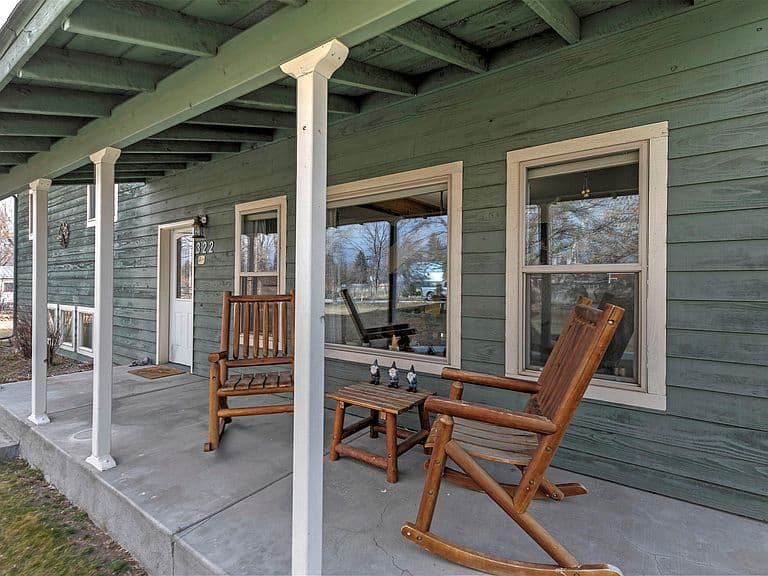 322 Lorraine Ln photo 2