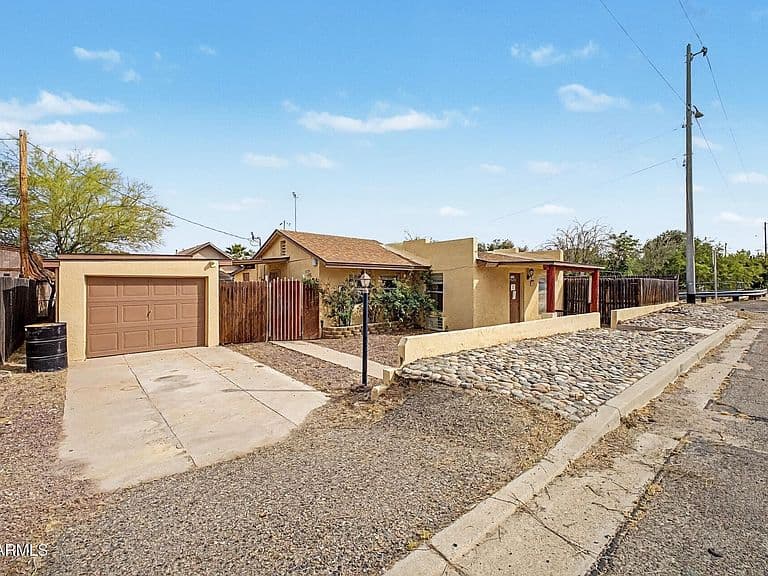 389 W NAVAJO Street photo 2