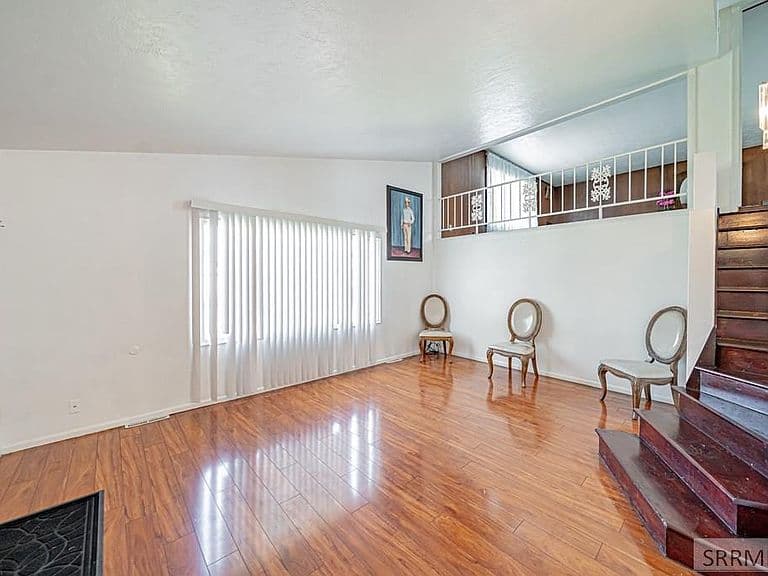 1054 Jefferson Ave photo 3