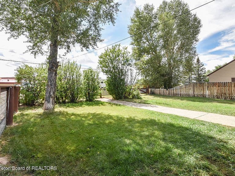 855 Piney Dr photo 4
