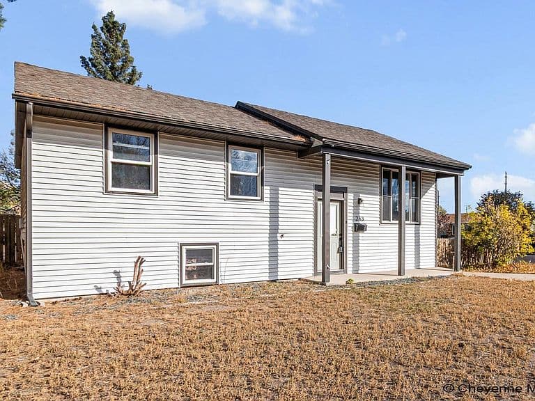 283 Reed Ave photo 2