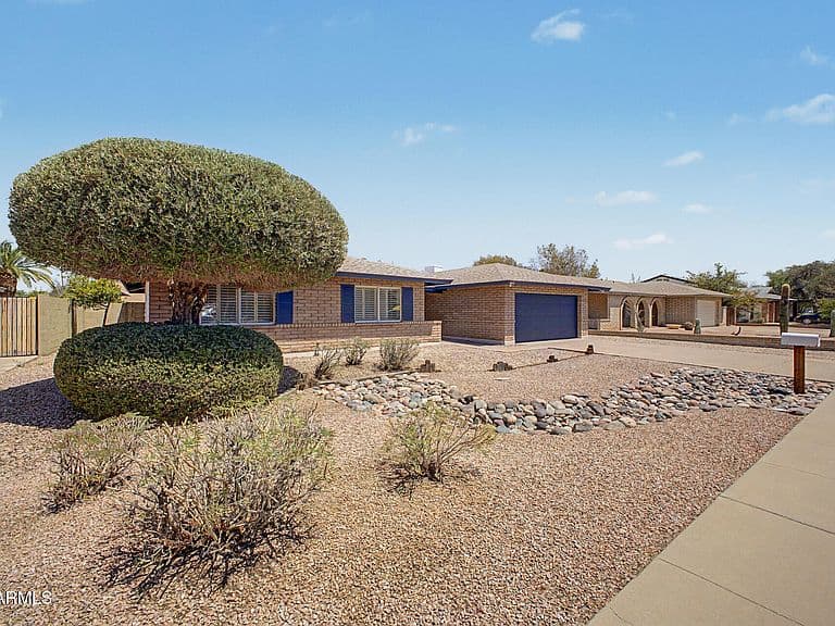 2060 E LIBRA Drive photo 2