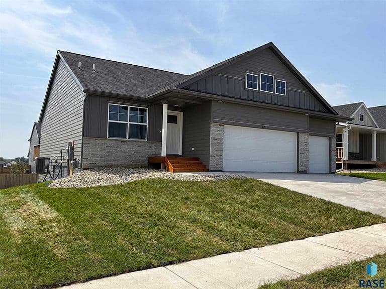 2201 E Alexa St photo 1