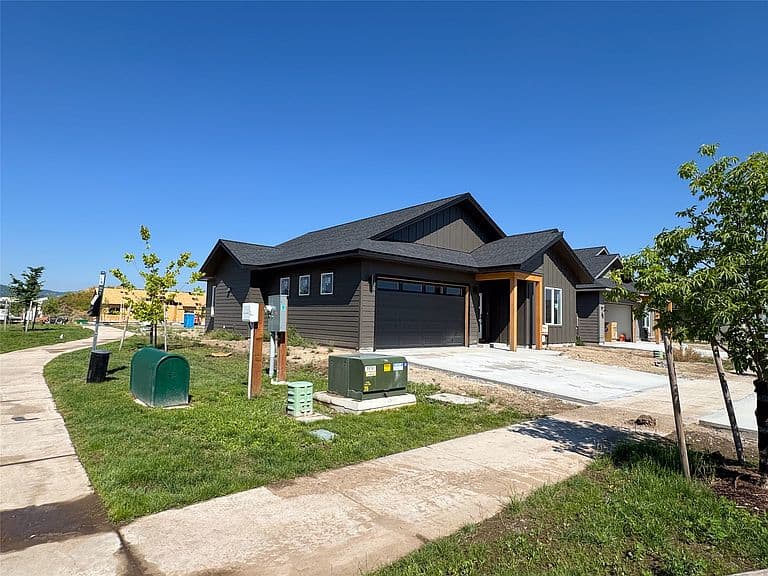 816 Rivet Way photo 2