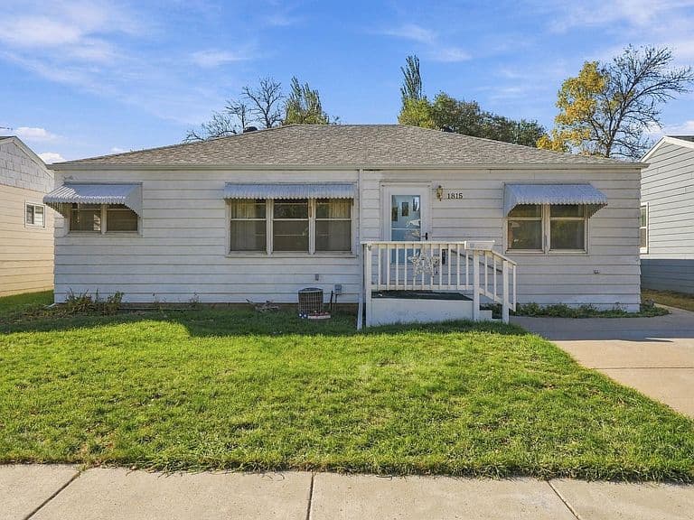 1815 Evergreen Dr photo 1