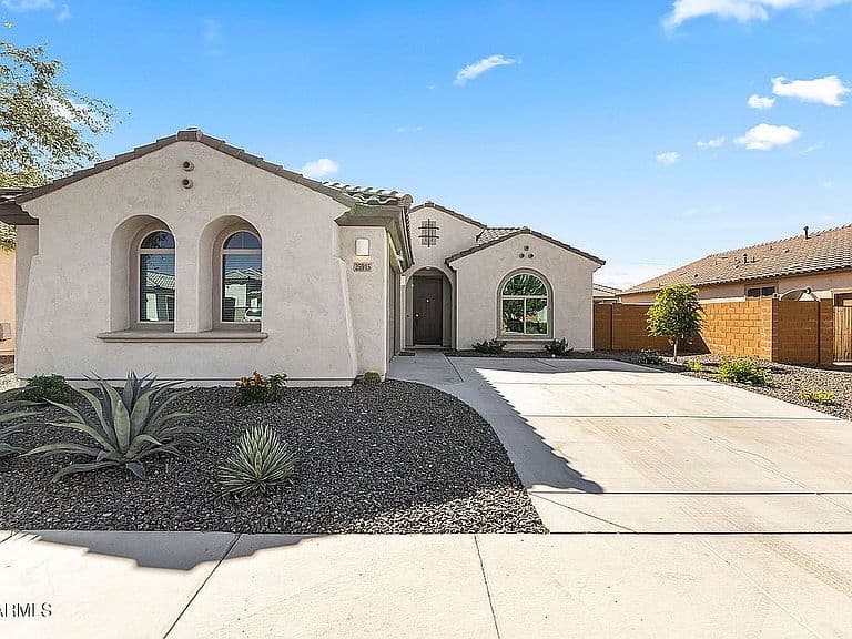 25915 W Quail Ave photo 2