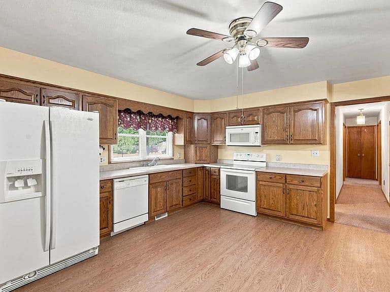 205 Crestwood Dr photo 5