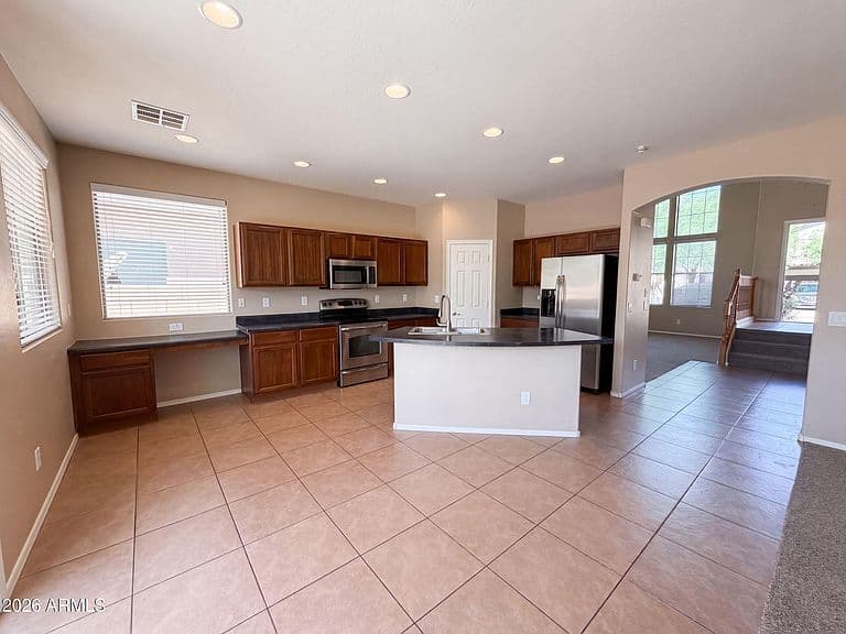 671 W GREEN TREE Drive photo 2