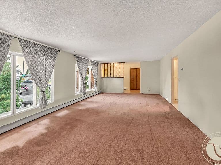731 Orchard Ln photo 3