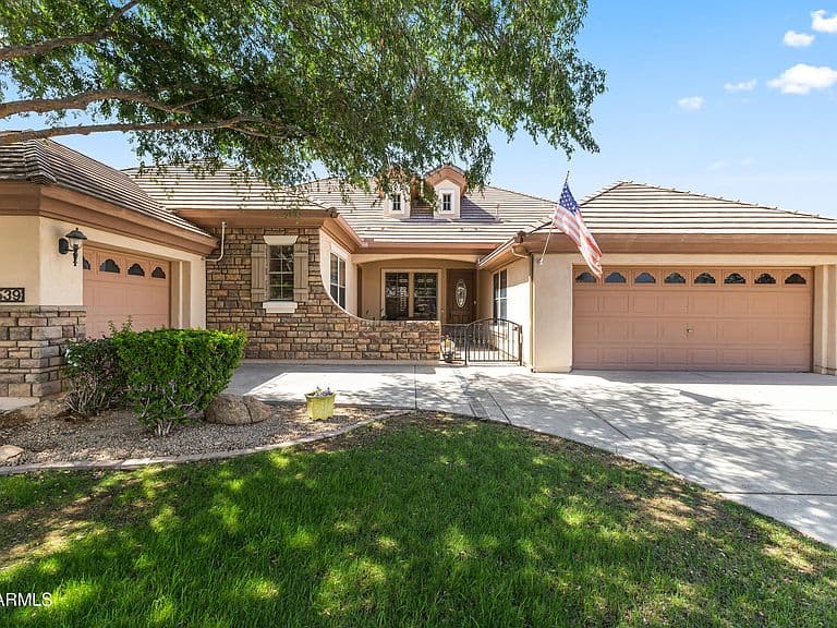 18539 E CARRIAGE Way photo 5