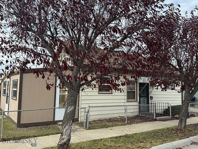410 Madison St photo 2
