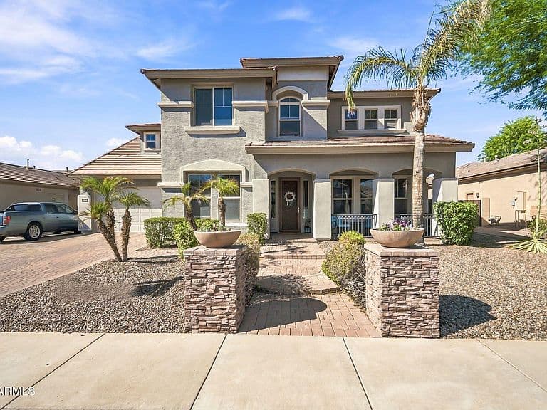 2754 E PARKVIEW Drive photo 3