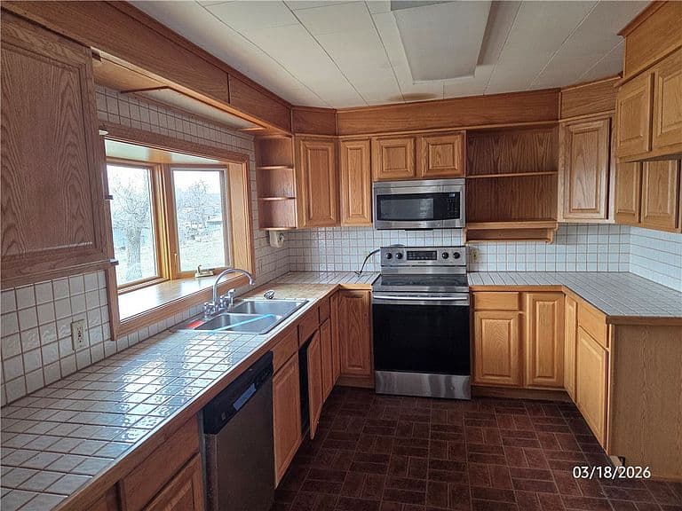 511 3rd St E photo 5