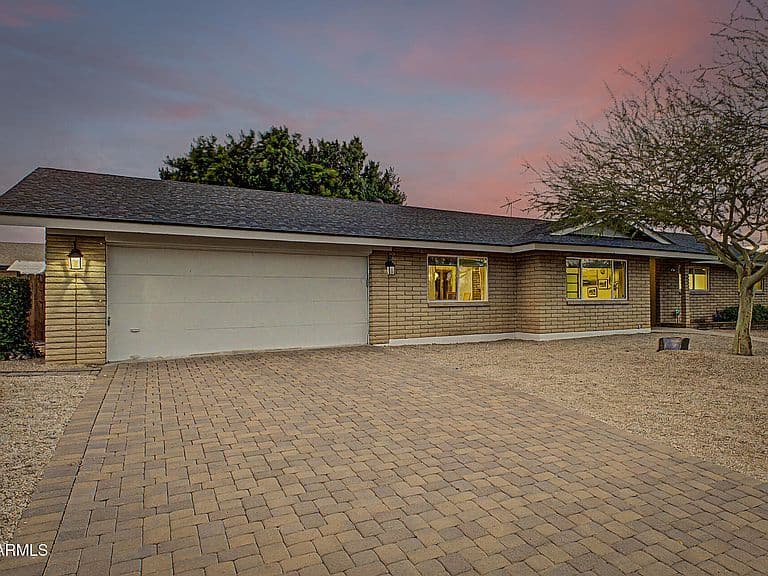 2247 E LINCOLN Circle photo 2