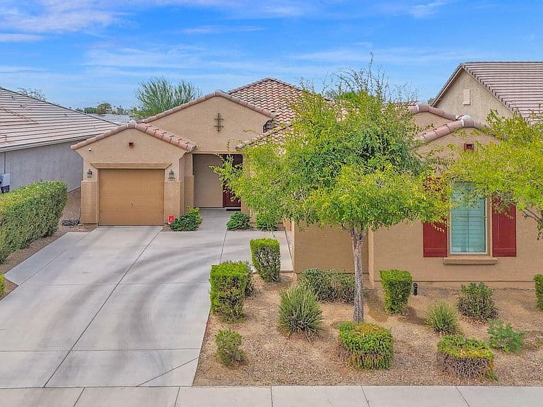 10219 W LAWRENCE Lane photo 2
