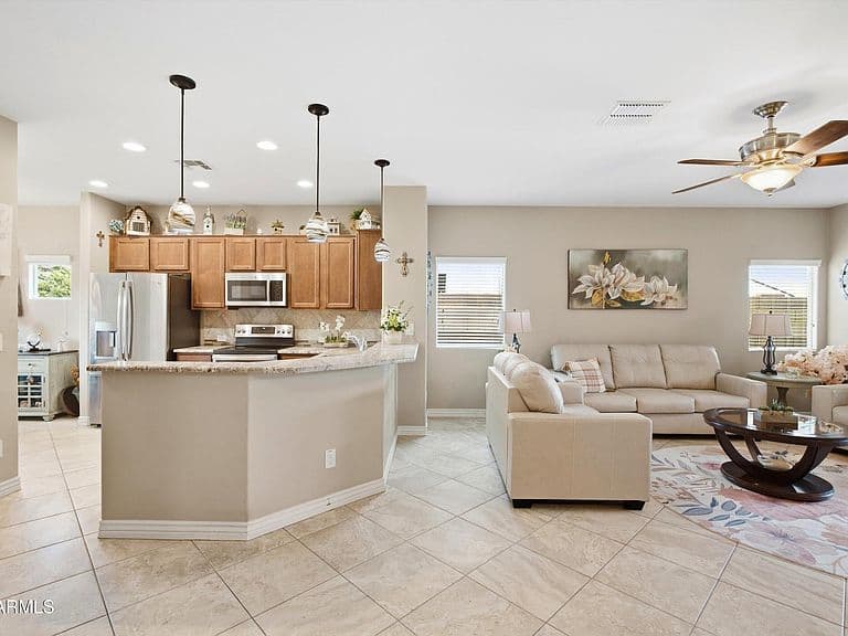 664 W MANGROVE Road photo 4