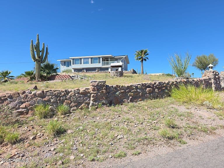 908 N QUEEN MARY Way photo 1