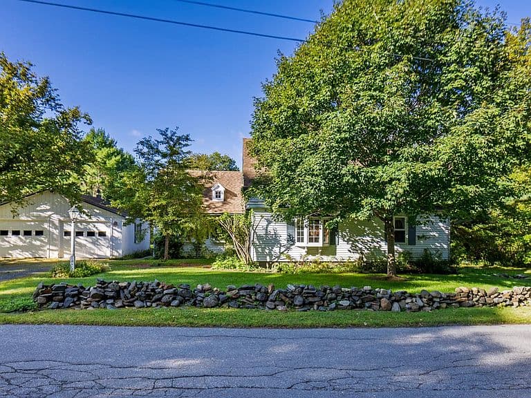 52 Rennie Road photo 1