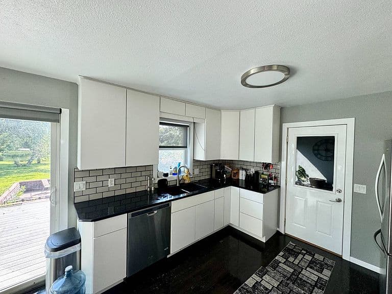 405 6th Ave photo 5