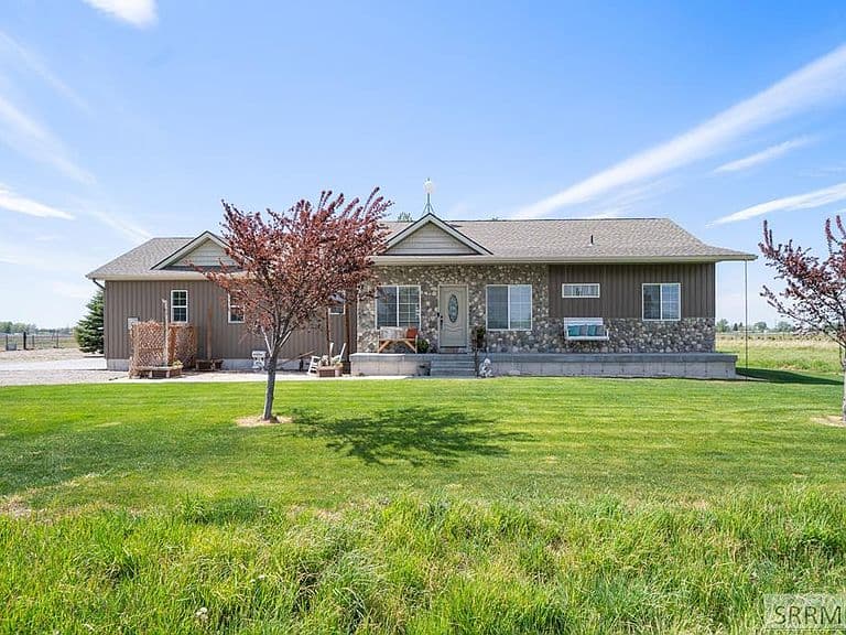4353 E 278 N photo 1