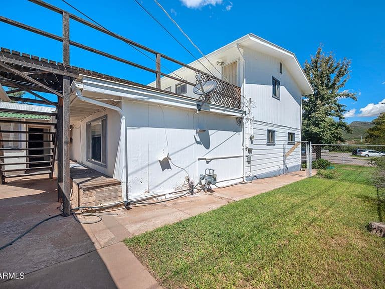 15 E SACRAMENTO Avenue photo 5