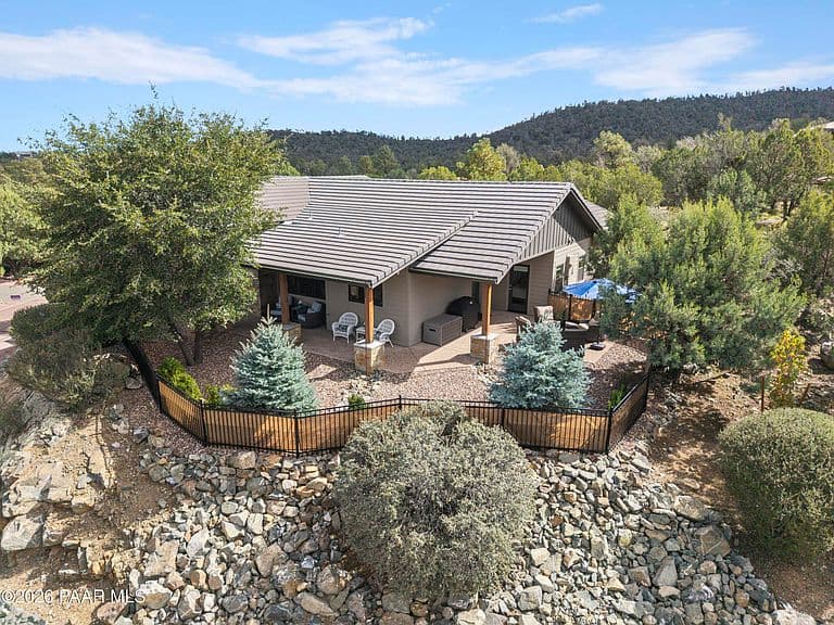 2070 Crestview Ct photo 4