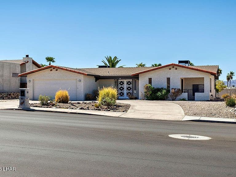 161 Acoma Blvd S photo 1