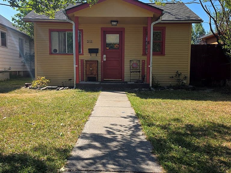 211 Fairview Ave photo 1