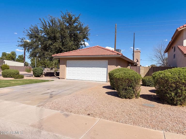 1395 N SANTA ANNA Court photo 1