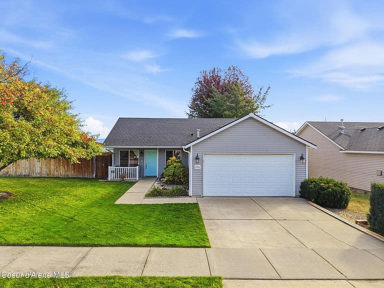2768 E Knapp Cir photo 1