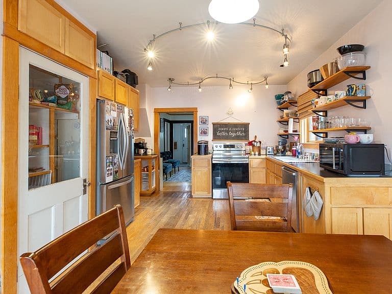 1533 S 5th St W photo 3