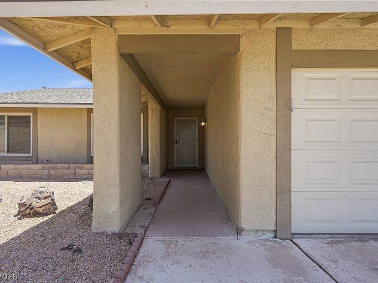 6067 Yorkshire Dr photo 1