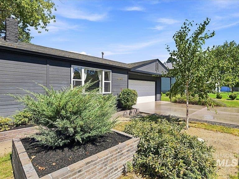 4768 W Kendall St photo 3
