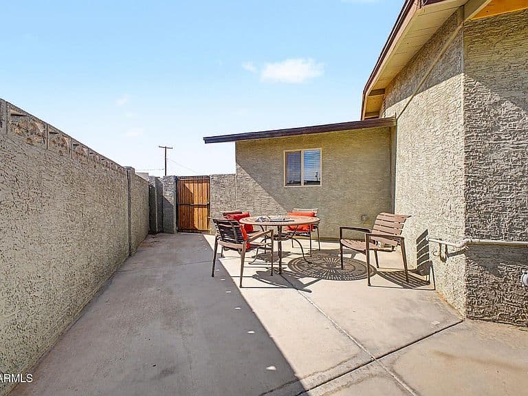 1048 W HEATHER Drive photo 3