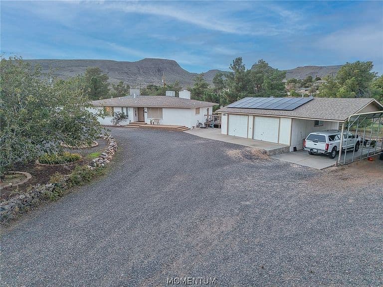 425 Riata Valley Road photo 2